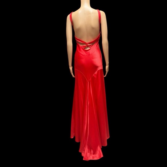 Stunning formal Dress - Picture 2 of 9